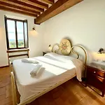 Casale Torresquadrata * トーディ
