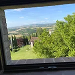 Casale Torresquadrata * トーディ