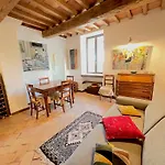 アパート Casale Torresquadrata トーディ